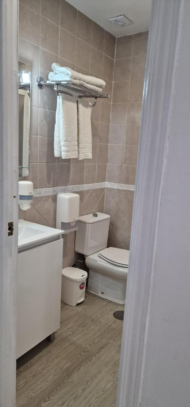 Apartamentos Ana'S Cozy Inns Torremolinos Kültér fotó